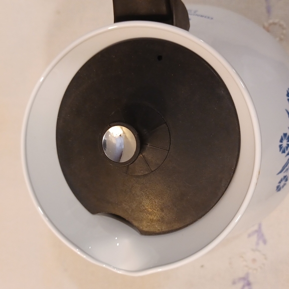 Vintage Corning Wear Cornflower 6 Cup Coffee Pot - Picture 4 of 12